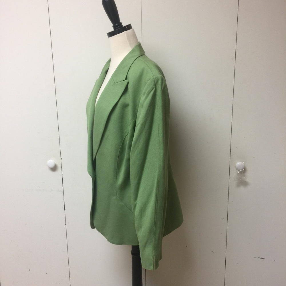Beautiful classic jade suit. Linen/rayon mix.